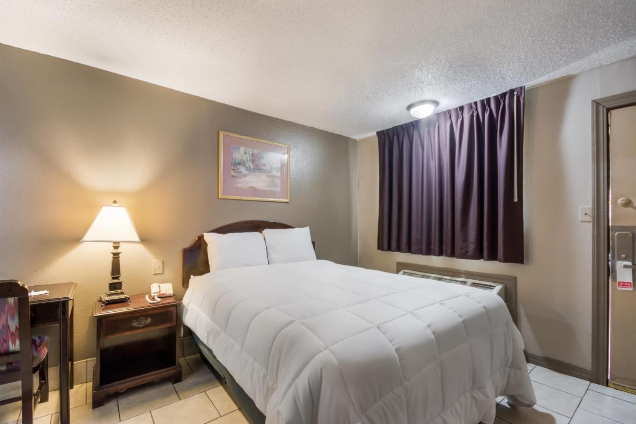 Americas Best Value Inn Woodward At 8Th St Exterior foto