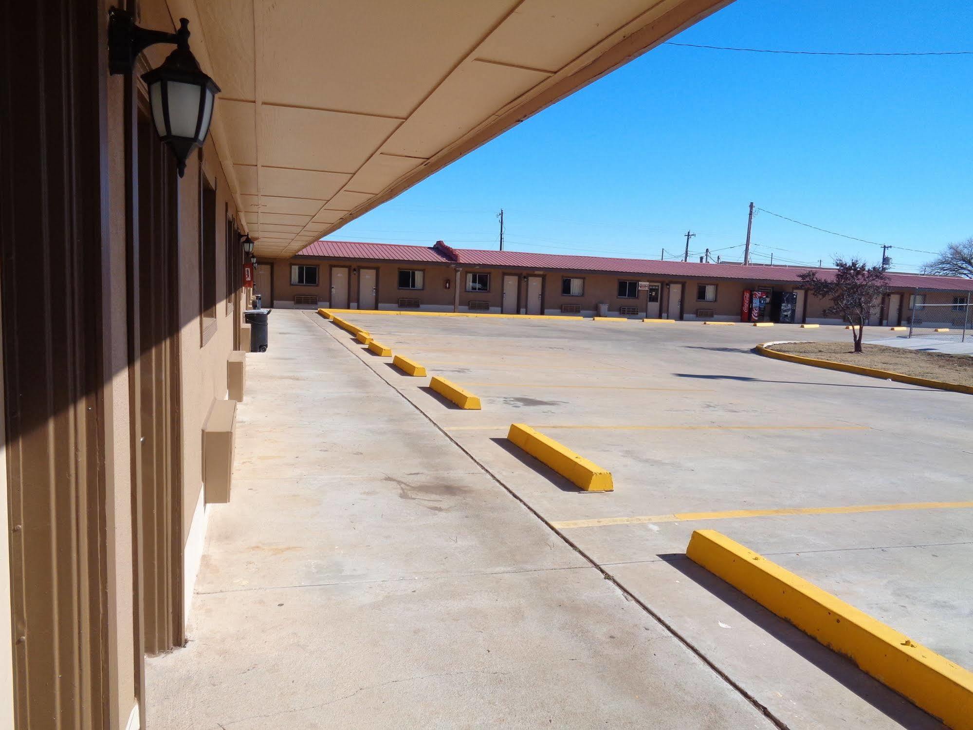 Americas Best Value Inn Woodward At 8Th St Exterior foto